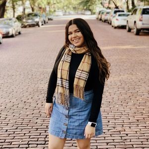 Meet your Posher, Alexia